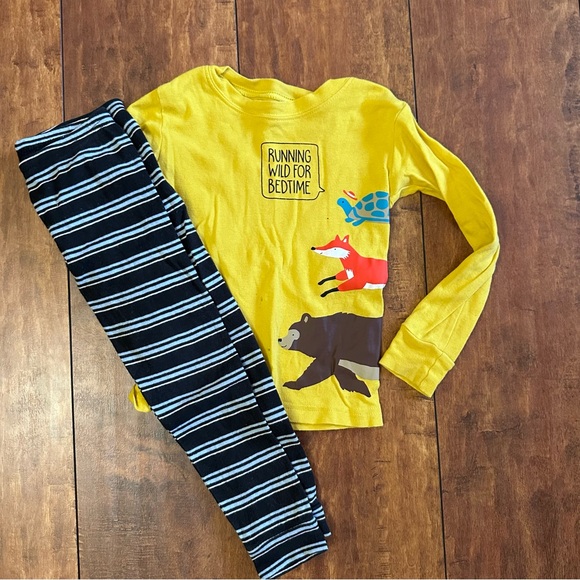 Toddler boys pajama set bundle 3T - Picture 6 of 6